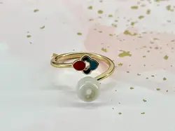 bague ouverte en émail et ornée d'une pierre de lune