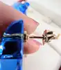 boucles d'oreilles baccarat starlet bleu en cristal et or jaune or 750 millième (18 ct) 16,38g