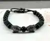 bracelet en cordon orné d’un onyx, avec deux têtes de léopard pavées d’oxydes