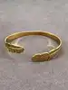 bracelet jonc ouvert motif feuille en métal doré