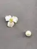 broche fleur avec oxydes et perles synthétiques