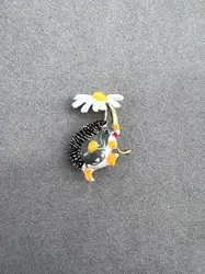 broche hérisson en émail
