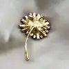 broche marguerite en métal doré