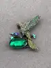broche perroquet sur branche pavé d'oxydes
