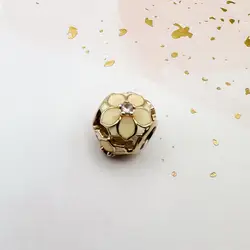 charm pandora ajouré fleurde magnolia rose avec cristal rose et émail blanc et rose nuancé