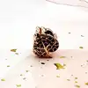 charm pandora feuille pavé scintillant en or rose avec cristaux dégrades rose et violet