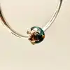 charm pandora vagues scintillantes et poissons