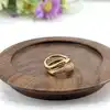 ensemble de 2 bagues vagues en métal doré, comprenant une bague lisse et une bague ornée d'oxydes