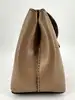 mini pochette toteme t-lock en cuir taupe