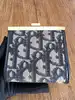 porte-monnaie christian dior vintage en toile oblique avec un fermoir clip doré