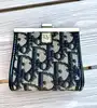 porte-monnaie christian dior vintage en toile oblique avec un fermoir clip doré