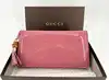 portefeuille zippé gucci en cuir verni rose avec pendentif bambou