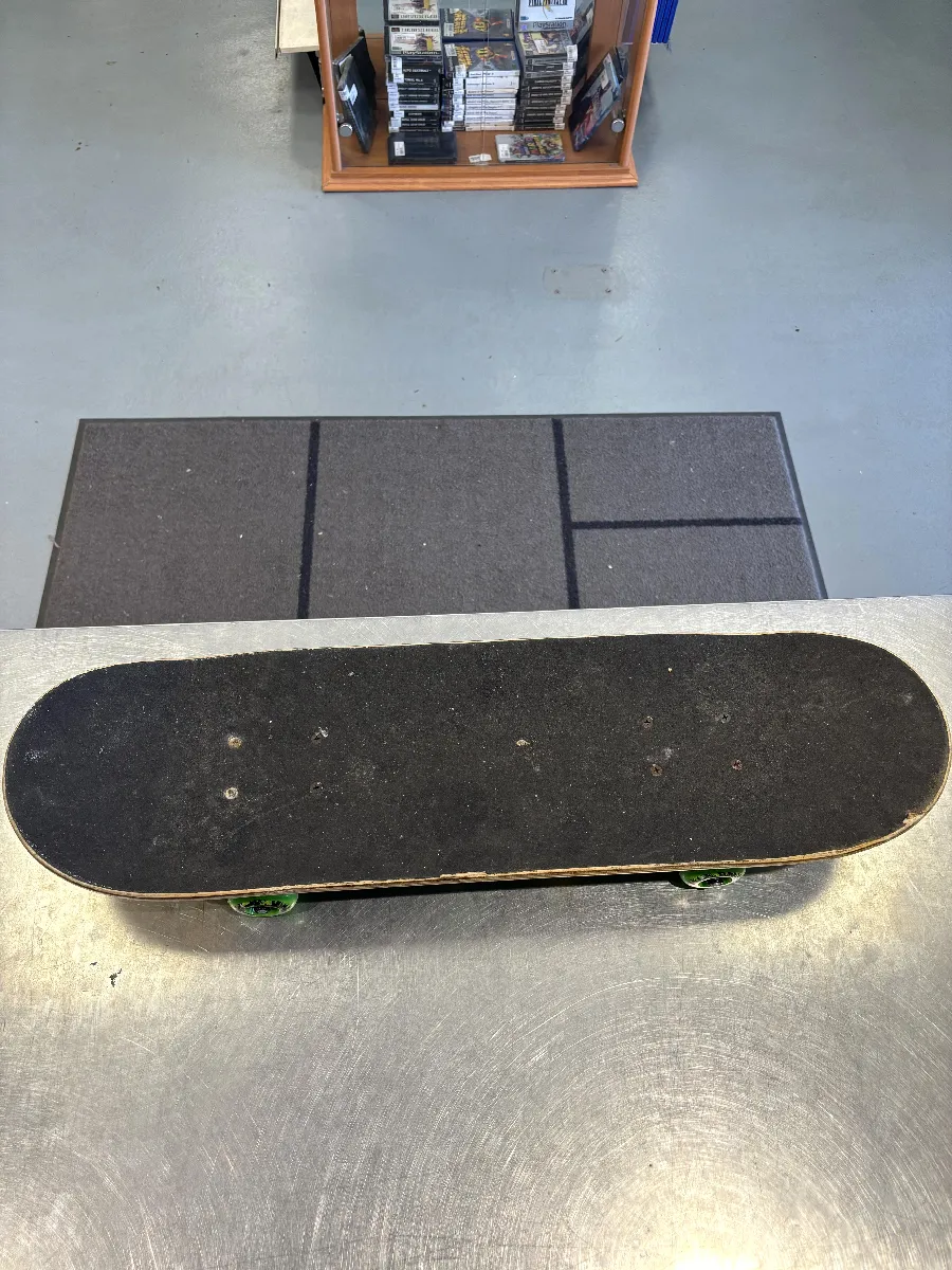 Skate Enuff Skateboards neuf + protections Oxelo d'occasion - Sport & Plein air