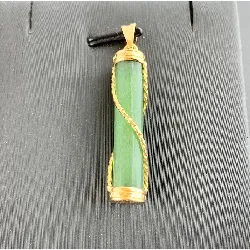 pendentif tube pierre dure verte or 750 millième (18 ct) 5,70g