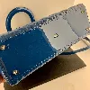 sac lady dior en vernis bleu avec bandoulière amovible