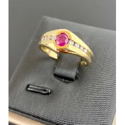 bague rubis épaulé de 8 diamants or 750 millième (18 ct) 3,51g
