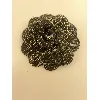 chanel broche camélia en toile couleur noire et or
