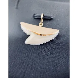 pendentif dent de requin or 750 millième (18 ct) 1,45g