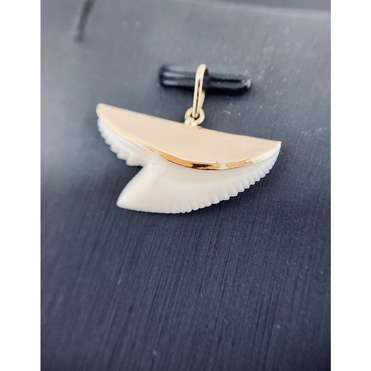 Pendentif Dent De Requin Monté Sur Or 18 Carats - Bijou Occasion Masculin/audacieux