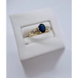 bague or saphir épaulé ligne de 8 petits diamants or 375 millième (9 ct) 1,18g