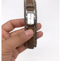 montre guess quartz acier rectangulaire logos sur bracelet double cuir brun