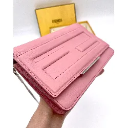 pochette/ portefeuille en chaîne fendi en cuir rose