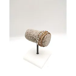 bracelet en tissu beige avec strass roses, argentés et dorés