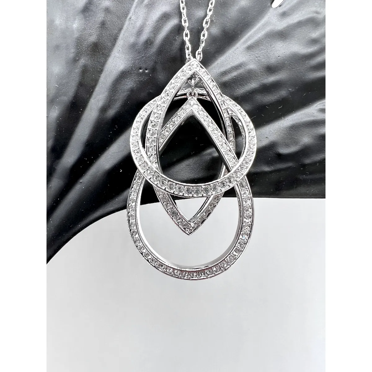 Collier Swarovski pendentif anneaux pavés d'oxydes DEALiCASH