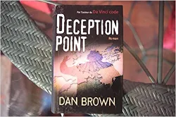 livre deception point (charnwood large print)