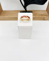 bague or motifs ajourés sertie de 9 rubis et 9 petits diamants or 750 millième (18 ct) 3,85g