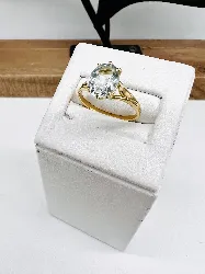 bague ornée d'une aigue-marine ovale or 750 millième (18 ct) 2,12g