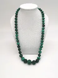 collier avec perles de malachite