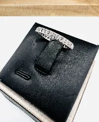 bague en or blanc tour américain orné de 32 petits diamants or 750 millième (18 ct) 1,92g