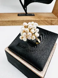 bague fine en or ornée des perles baroques or 750 millième (18 ct) 2,07g