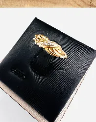 bague or ornée de 2 petits diamants or 750 millième (18 ct) 1,65g