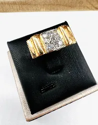 bague tank en 2 ors centrée d'un pavage de 9 diamants taille ancienne or 750 millième (18 ct) 6,51g