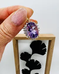 pendentif 2 ors orné d'une améthyste entourée de 4 petits diamants or 750 millième (18 ct) 3,57g