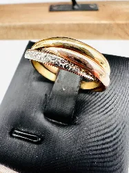 bague 3 anneaux en 3 ors dont un avec motifs or 750 millième (18 ct) 4,82g