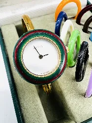 montre gucci cadran interchangeable (12 cadrans au total)