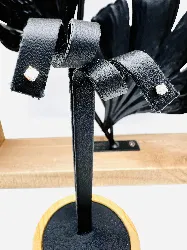 boucles d'oreilles puce en or chacune sertie d'un diamant env 0,08ct or 750 millième (18 ct) 0,48g