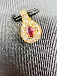 pendentif or rubis forme goutte entouré de 14 diamants or 750 millième (18 ct) 0,99g