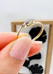 bague 2 ors une ligne de 5 petits diamants or 750 millième (18 ct) 0,98g