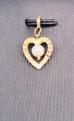 pendentif or coeur orné d'une perle de culture en pampille or 750 millième (18 ct) 1,06g