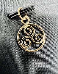 pendentif or triskel or 750 millième (18 ct) 0,81g