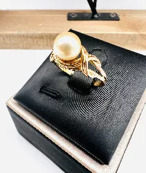 bague or ornée d'une perle de culture or 750 millième (18 ct) 3,45g