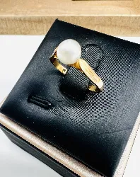 bague orné d'une perle de culture or 750 millième (18 ct) 1,65g