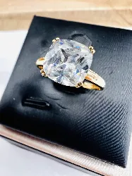 bague solitaire en or ornée d'un oxyde taille radiant or 750 millième (18 ct) 2,34g