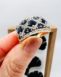 bague bandeau en 2 ors ornée des saphirs et diamants or 750 millième (18 ct) 6,54g