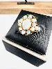 bague fleur centrée d'une opale ovale entourée de 12 opales rond or 750 millième (18 ct) 3,93g