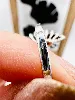 bague marquise saphir forme navette entouré de 16 diamants environ 0,32ct au total or 750 millième (18 ct) 3,23g